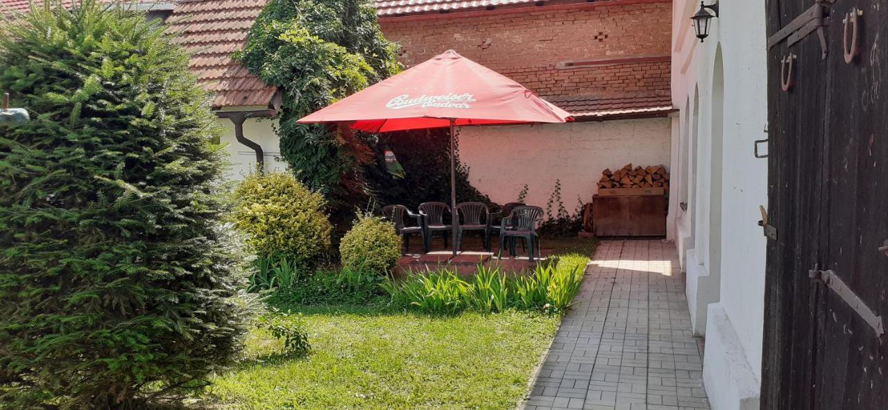 Farma Macas Villa Lázně Bohdaneč Kültér fotó